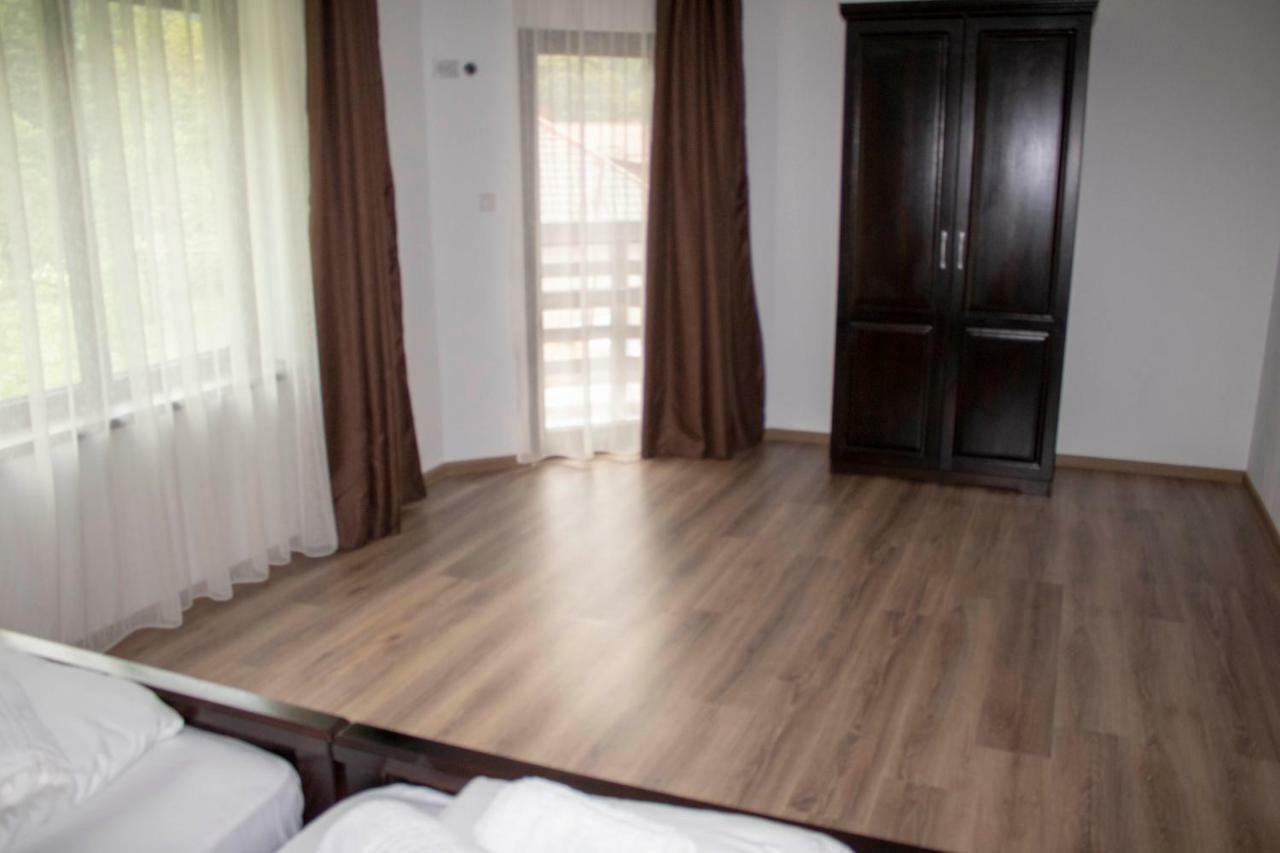 Casa Valea Cernei Hotel Isverna Buitenkant foto